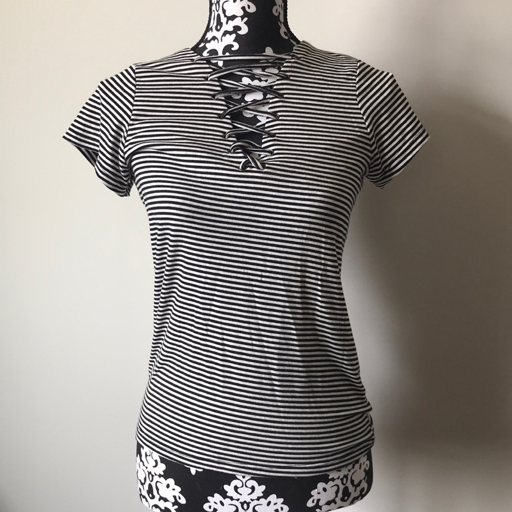 Cut-out, laced top